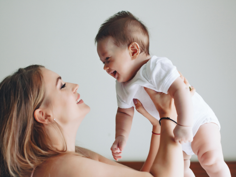 revisión mamá bebé fisioterapia postparto clínica jj bosca