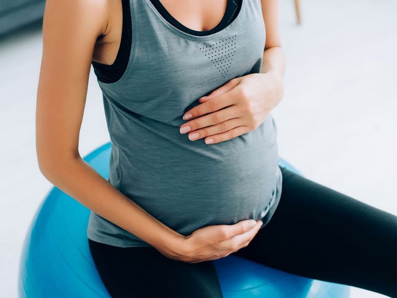 Clases de pilates embarazadas en la preparación al parto de la clinica jj bosca